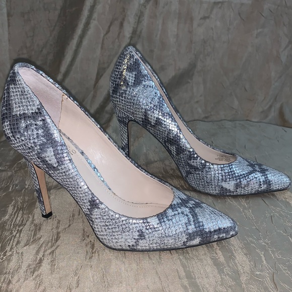 Vince Camuto python heels - Picture 1 of 8